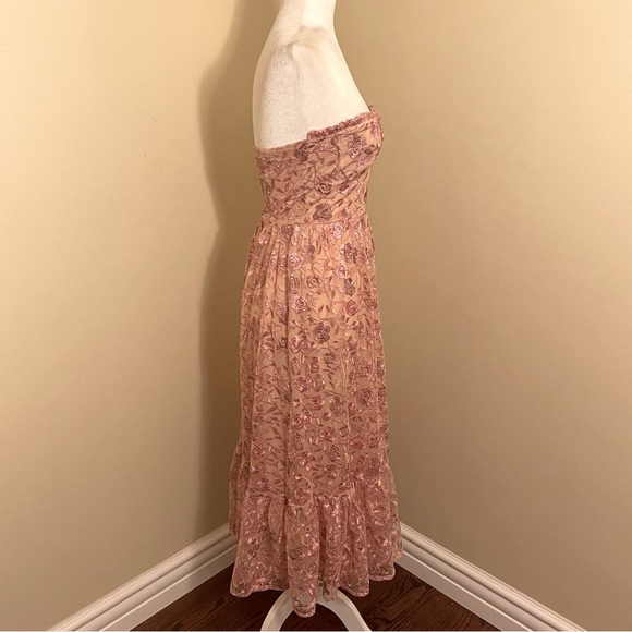 Storia Lace Floral Midi Dress - Picture 5 of 10